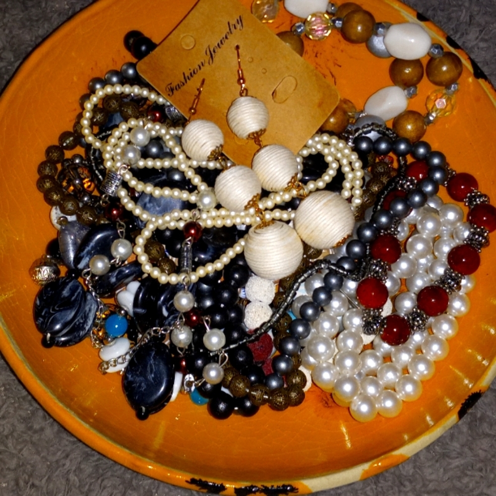 Excellent beaded jewelry lot , mostly necklaces all are wearable,